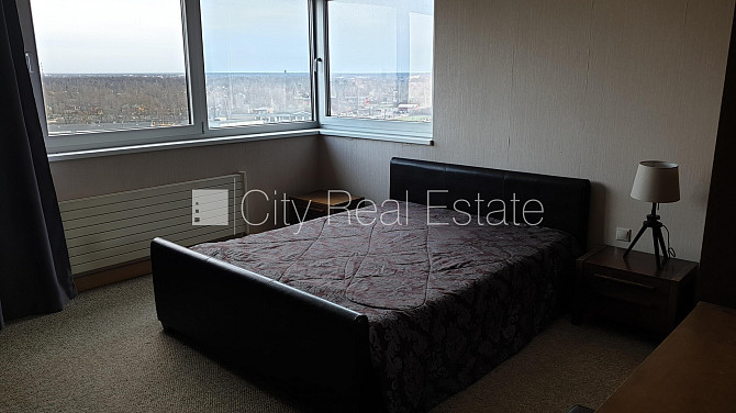 Pagalma ēka, renovēta māja, iežogota teritorija, mansards, terase, guļamistabu skaits 3 gab., Rīga - foto 4