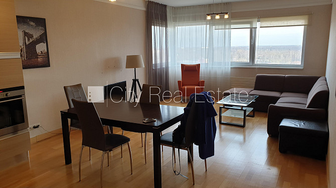 Pagalma ēka, renovēta māja, iežogota teritorija, mansards, terase, guļamistabu skaits 3 gab., Rīga - foto 1