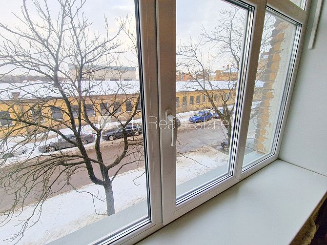 Fasādes māja, slēgts pagalms, vieta automašīnai, ieeja no ielas un pagalma, logi vērsti uz Rīga - foto 19