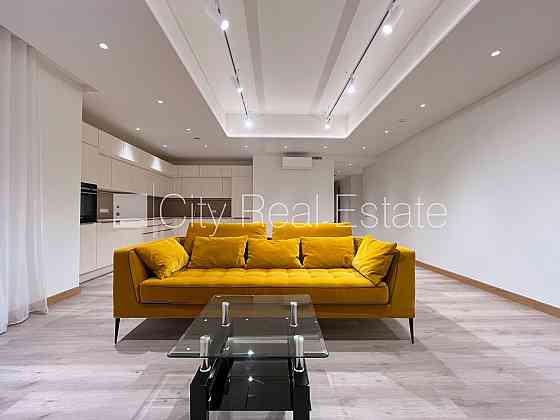 Фасадный дом, реновированный дом, энергоэффективный дом, закрытый двор, Рига