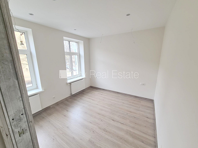 Zeme īpašumā, fasādes māja, renovēta māja, slēgts pagalms, ieeja no pagalma, kāpņu telpa Rīga - foto 3