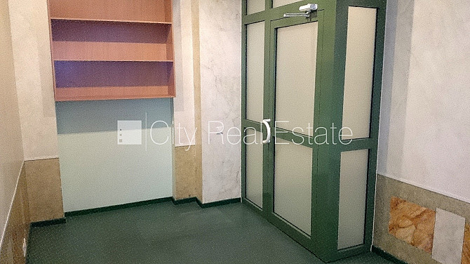 Pagalma māja, renovēta māja, ieeja no ielas, kāpņu telpa pēc kosmētiskā remonta, logi Rīga - foto 1