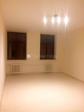 Fasādes māja, renovēta māja, apsargāta teritorija, ieeja no ielas, kāpņu telpa pēc Rīga - foto 1