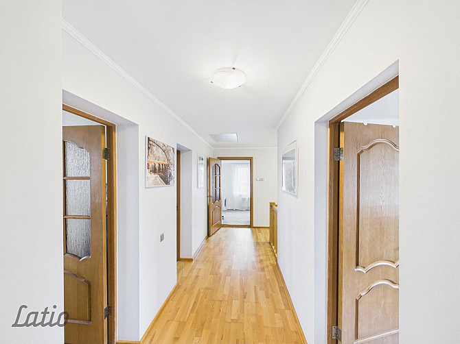 Pārdod plašu ģimenes māju Salaspilī ar pirti un viesu māju
Tiek pārdots pārdomāts un Salaspils - foto 2