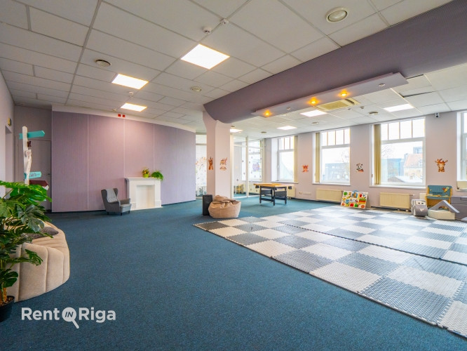 Birojs Pārdaugavā, pretī 