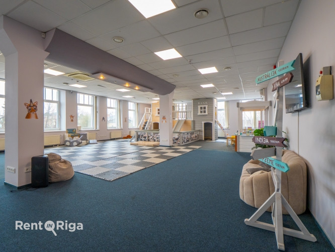 Birojs Pārdaugavā, pretī 