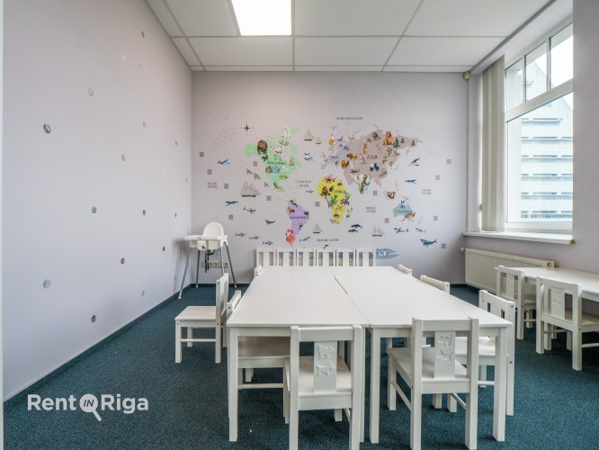 Birojs Pārdaugavā, pretī 