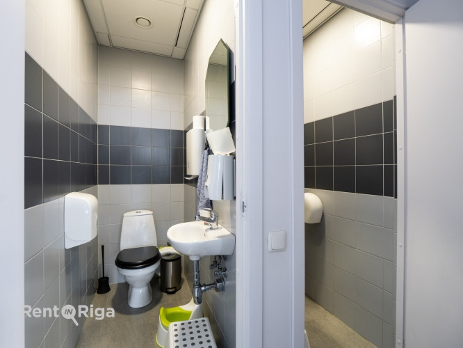 Birojs Pārdaugavā, pretī 