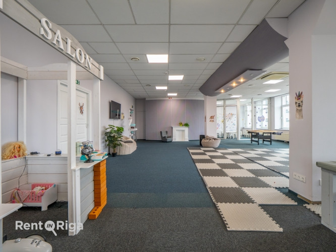 Birojs Pārdaugavā, pretī 