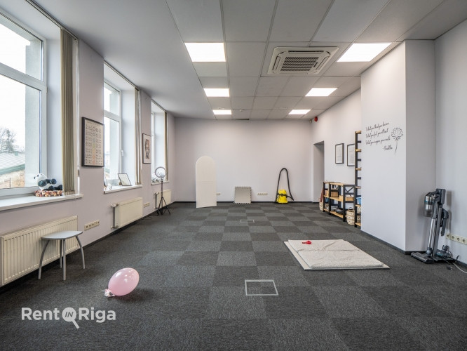 Birojs Pārdaugavā, pretī 