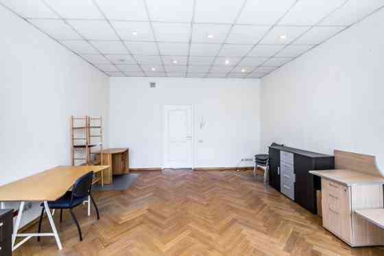 Iznomā biroja telpas ar izlietni Rīgas centrā, Brīvības ielā 85.

Ēka celta 1912. gadā - arhitekts E Rīga