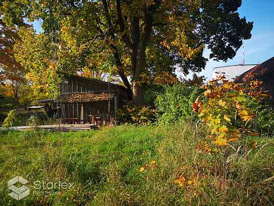 Pārdodu Zemes gabalu Bauskas ielā 172.Pieejamās komunikācijas:
elektrība;ūdens - vēsturiskā aka, pie Rīga