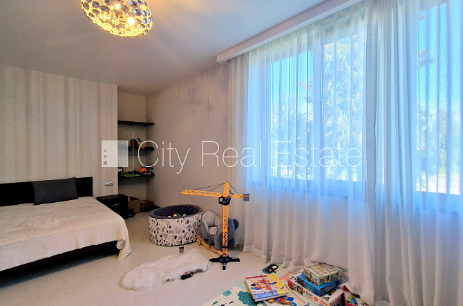 Jaunceltne, fasādes māja, labiekārtota apzaļumota teritorija, garāža vienai automašīnai, Rīga - foto 11