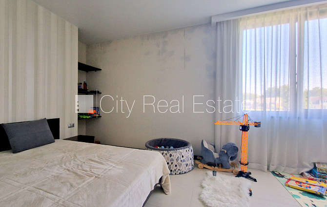 Jaunceltne, fasādes māja, labiekārtota apzaļumota teritorija, garāža vienai automašīnai, Rīga - foto 12