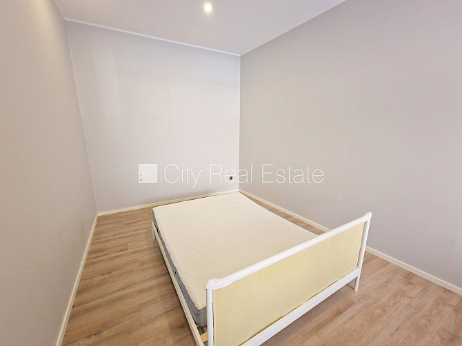 Fasādes māja, ieeja no ielas, mansards, sauna, caurstaigājamas izolētas istabas, augstie Rīga - foto 8