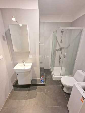 Fasādes māja, ieeja no ielas, mansards, sauna, caurstaigājamas izolētas istabas, augstie Rīga - foto 10