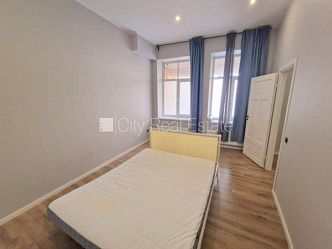 Fasādes māja, ieeja no ielas, mansards, sauna, caurstaigājamas izolētas istabas, augstie Rīga - foto 6