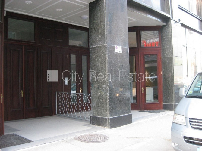 Фасадный дом, закрытый двор, вход с улицы, окна выходят во двор, окна выходят на Рига - изображение 4