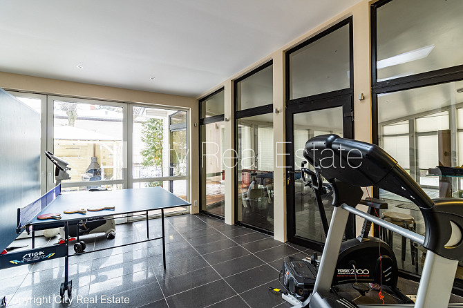 Labiekārtots apzaļumots pagalms, iežogota teritorija, garāža vienai automašīnai, baseins, Jūrmala - foto 14