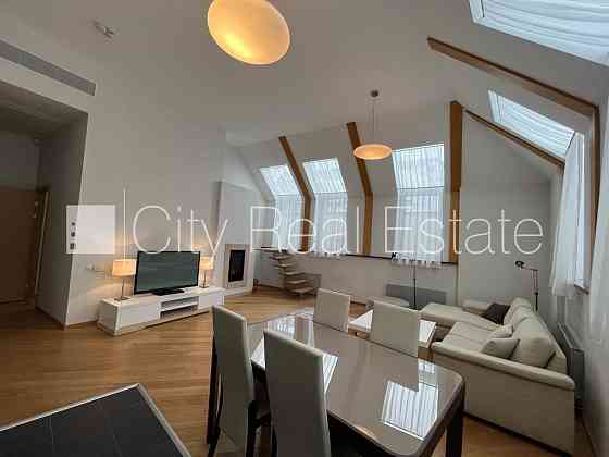 Фасадный дом, реновированный дом, вход с улицы, лифт, лестничная клетка после Rīga