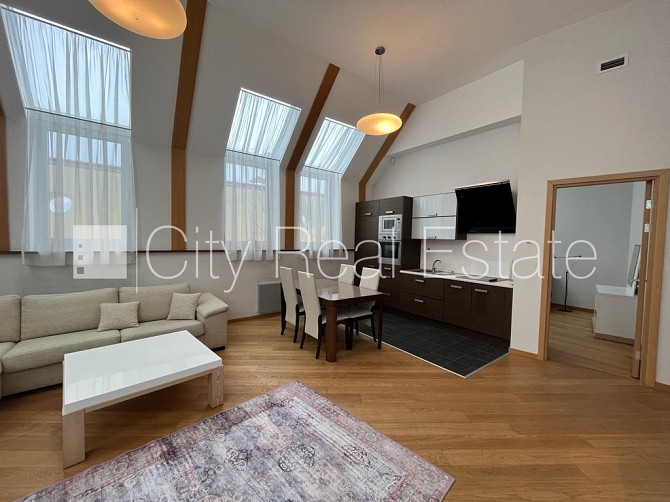 Fasādes māja, renovēta māja, ieeja no ielas, ir lifts, kāpņu telpa pēc kapitālā remonta, Rīga - foto 2