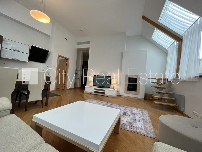 Fasādes māja, renovēta māja, ieeja no ielas, ir lifts, kāpņu telpa pēc kapitālā remonta, Rīga - foto 4