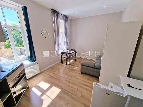 Фасадный дом, реновированный дом, закрытый двор, вход со двора, лестничная клетка Rīga