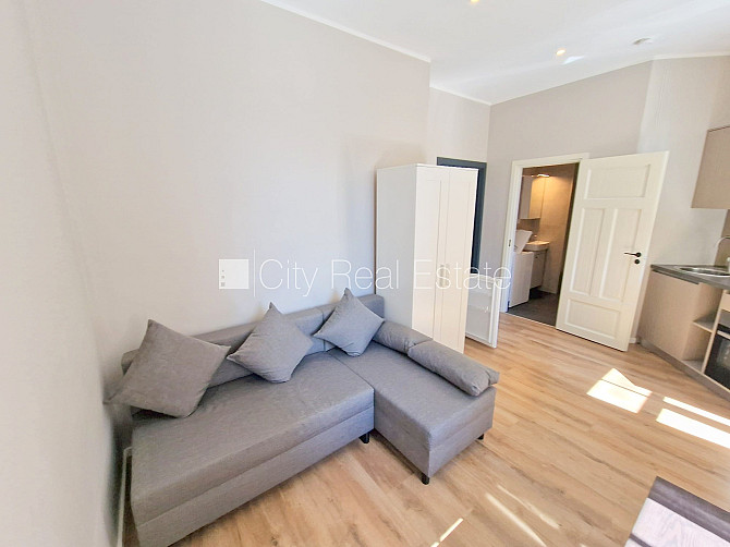 Fasādes māja, renovēta māja, slēgts pagalms, ieeja no pagalma, kāpņu telpa pēc kapitālā Rīga - foto 8