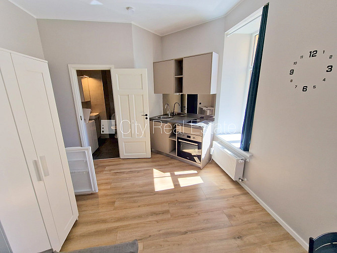 Fasādes māja, renovēta māja, slēgts pagalms, ieeja no pagalma, kāpņu telpa pēc kapitālā Rīga - foto 12