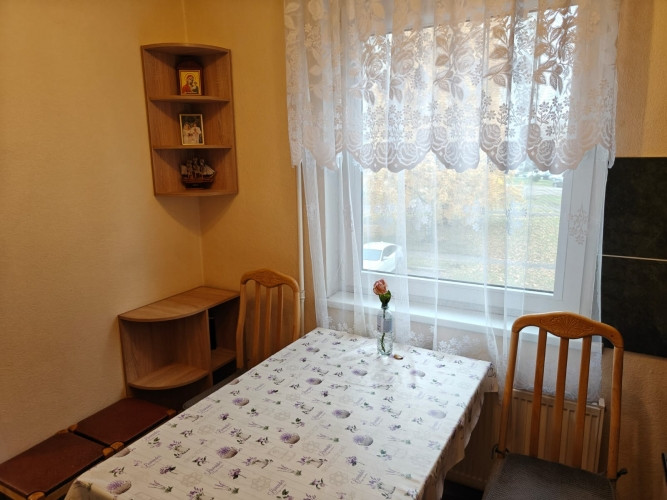 Pārdod saulainu un funkcionāli pārdomātu četru istabu dzīvokli Zolitūdē  vienā no Rīga - foto 5