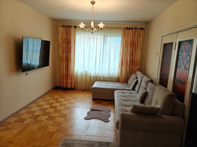 Pārdod saulainu un funkcionāli pārdomātu četru istabu dzīvokli Zolitūdē  vienā no Rīga - foto 1