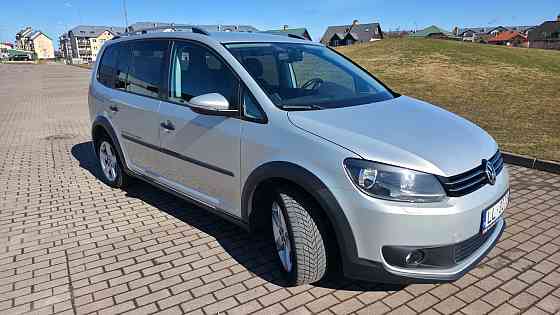 Pārdodu savu VW Touran 2011.g. Cross komplektācija – mašīna ir augstāka, arkas uz spārniem, ... Саласпилс