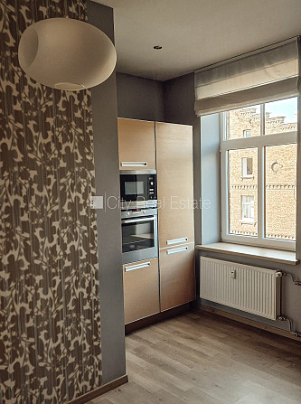 Fasādes māja, slēgts pagalms, ieeja no ielas, logi vērsti mājas abās pusēs, istabas Rīga - foto 10