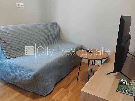 Фасадный дом, закрытый двор, возможность аренды парковки, вход с улицы, Rīga