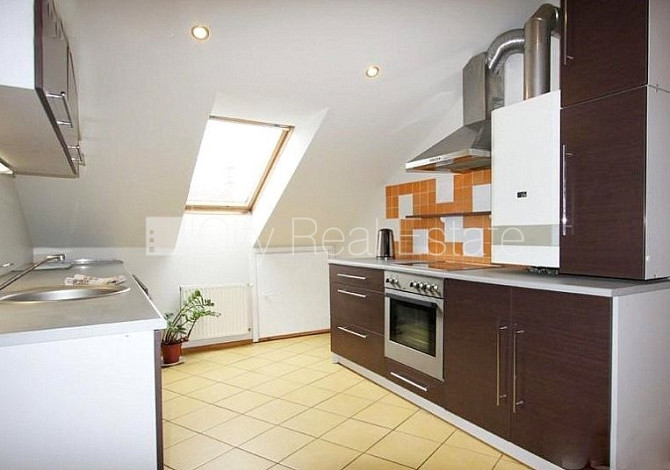 Fasādes māja, renovēta māja, bruģēts piebraucamais ceļš, ir lifts, kāpņu telpa pēc Rīga - foto 18