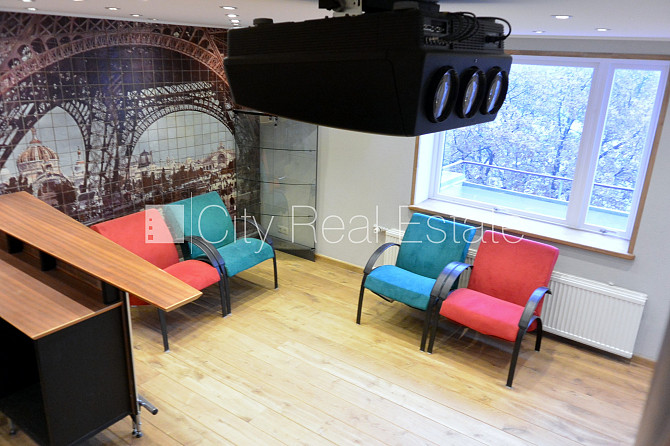 Zeme īpašumā, pagalma ēka, mainīts Jumta segums, ķieģeļu mūra sienas, labiekārtota Rīga - foto 9