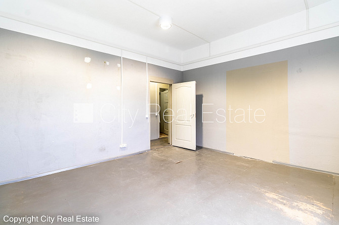 Fasādes māja, slēgts pagalms, vieta vairākām automašīnām, ieeja no ielas, kāpņu telpa Rīga - foto 7