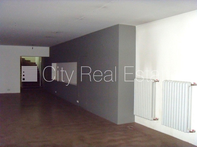 Fasādes māja, slēgts pagalms, ieeja no ielas, logi vērsti uz pagalma pusi, logi vērsti uz Rīga - foto 15