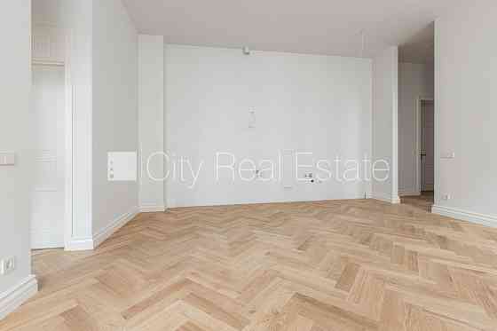 Фасадный дом, реставрированный дом, закрытый двор, лифт, лестничная клетка после Rīga