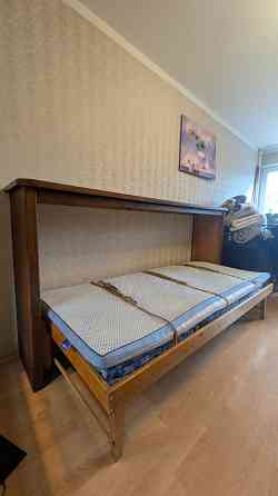 Pārdodu vintāža gultu. Attaisīšanas mehānisms strādā. Kurā gadā gulta īsti nevaru pateikt, bet... Rīga