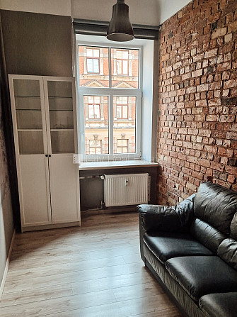 Фасадный дом, закрытый двор, вход с улицы, окна выходят в обе стороны дома, Рига - изображение 16