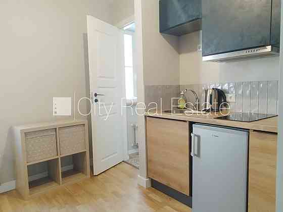 Фасадный дом, закрытый двор, возможность аренды парковки, вход с улицы, Рига