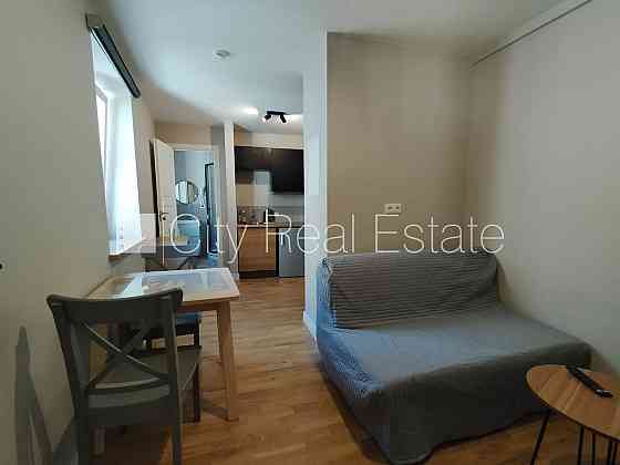 Фасадный дом, закрытый двор, возможность аренды парковки, вход с улицы, Рига