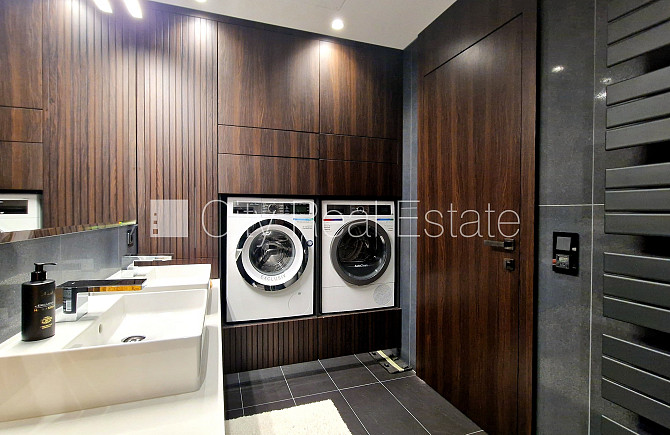 Privātmāja, labiekārtots apzaļumots pagalms, iežogota teritorija ar metāla sētu, garāža Rīga - foto 18