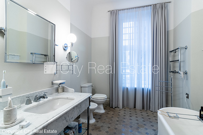 Fasādes māja, renovēta māja, slēgts pagalms, vieta automašīnai, ieeja no ielas un pagalma, Rīga - foto 9