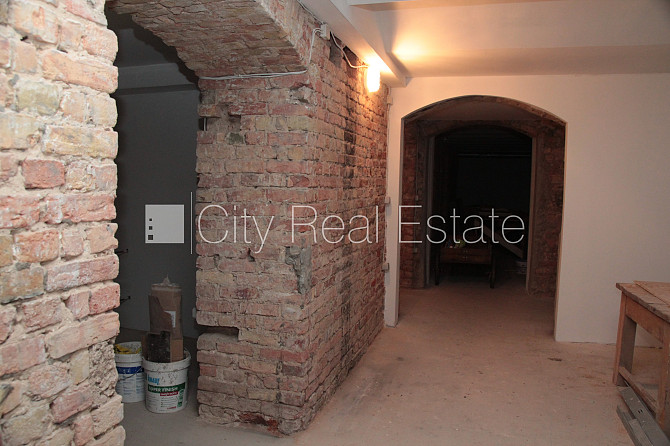 Fasādes māja, fasāde ar dekoratīvo apmetumu, slēgts pagalms, vieta automašīnai, ieeja no Rīga - foto 14