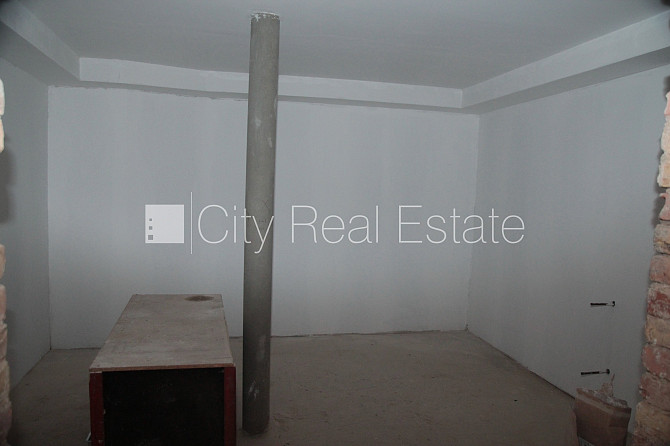 Fasādes māja, fasāde ar dekoratīvo apmetumu, slēgts pagalms, vieta automašīnai, ieeja no Rīga - foto 16