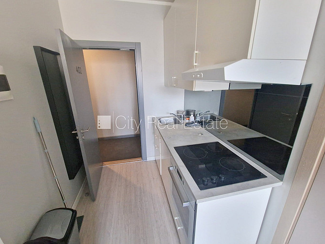 Fasādes māja, renovēta māja, slēgts pagalms, ieeja no ielas, kāpņu telpa pēc kapitālā Rīga - foto 3