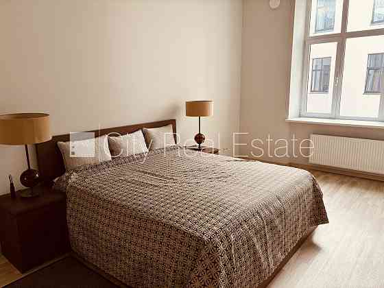 Реновированный дом, окна выходят во двор, гостиная, одно помещение проходное, Rīga