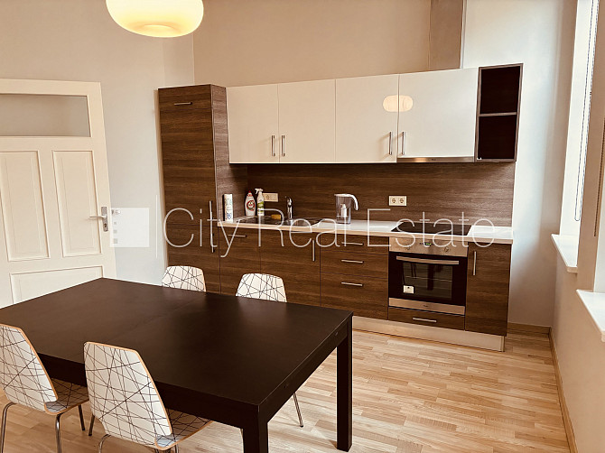 Renovēta māja, logi vērsti uz pagalma pusi, viesistaba, viena telpa caurstaigājama, virtuve, Rīga - foto 6